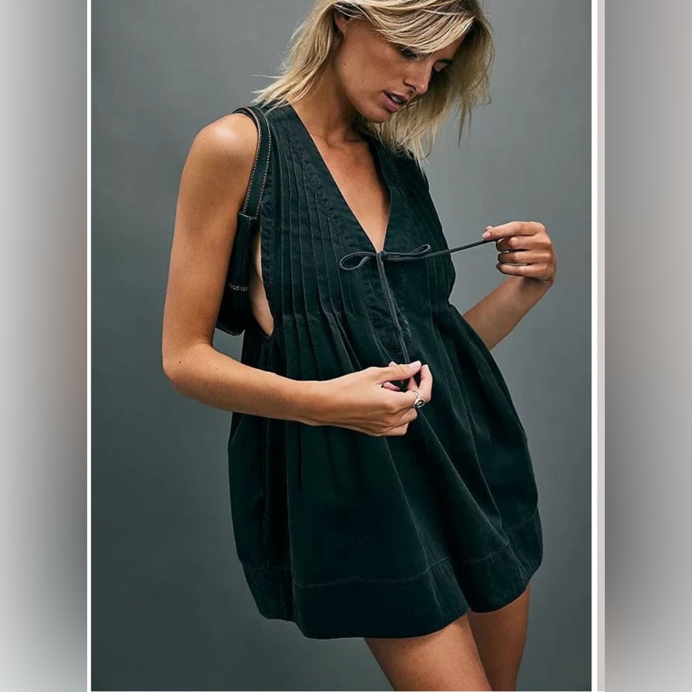 Sleeveless V-Neck Black Mini Dress with Tie Front